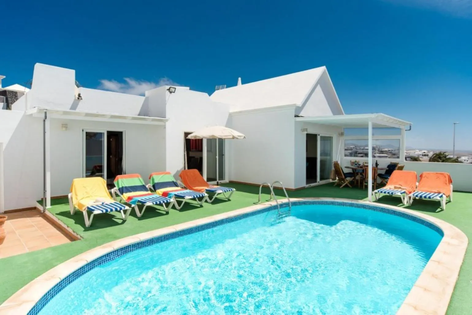 Villa Reyes Tías